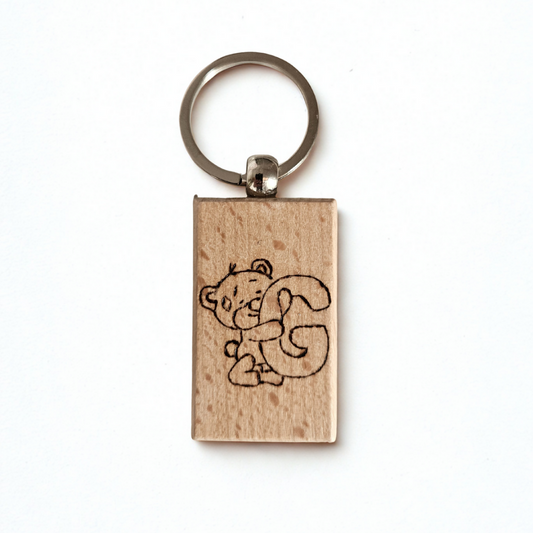 Portachiave in legno pirografato “Orsetto con lettera personalizzata” | Incisi a Fuoco