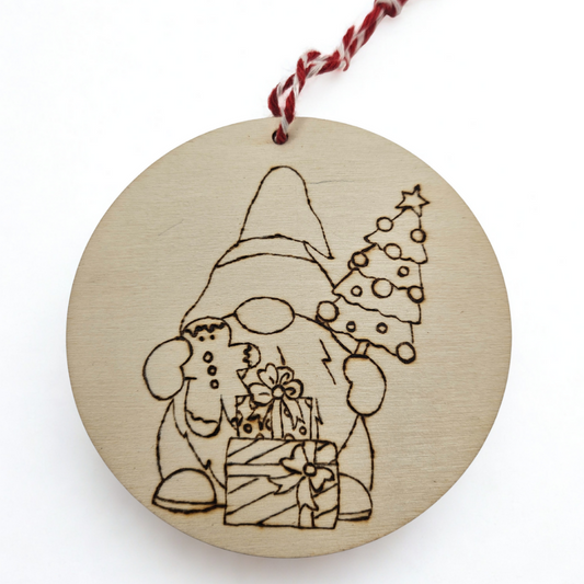 Palla di Natale pirografata “Lo Gnomo dei Regali” | Incisi a Fuoco
